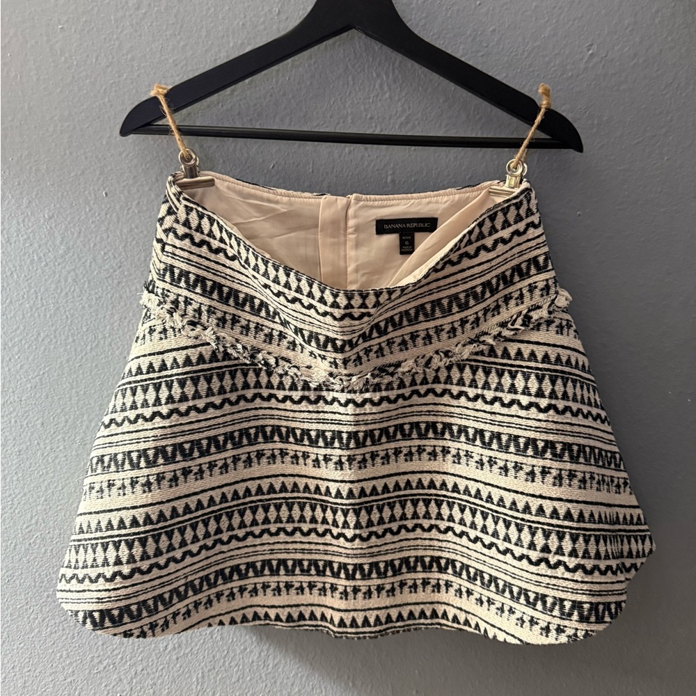 Banana Republic Black & Cream Textured Skater Skirt